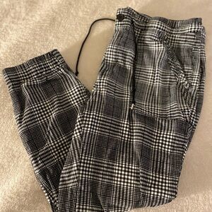 ⭐️ Tinseltown Black and White Checkered Pants. Size XXL (fit more like a L)